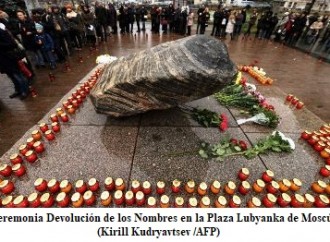 Ceremonia Devolución de los Nombres frente a la que fuera sede de la KGB en Moscú.