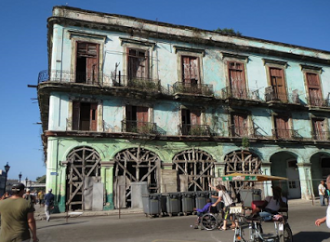 <strong>Arquitecto cubano: “Perdemos la ciudad a pasos agigantados mientras no se paran de construir hoteles”</strong>